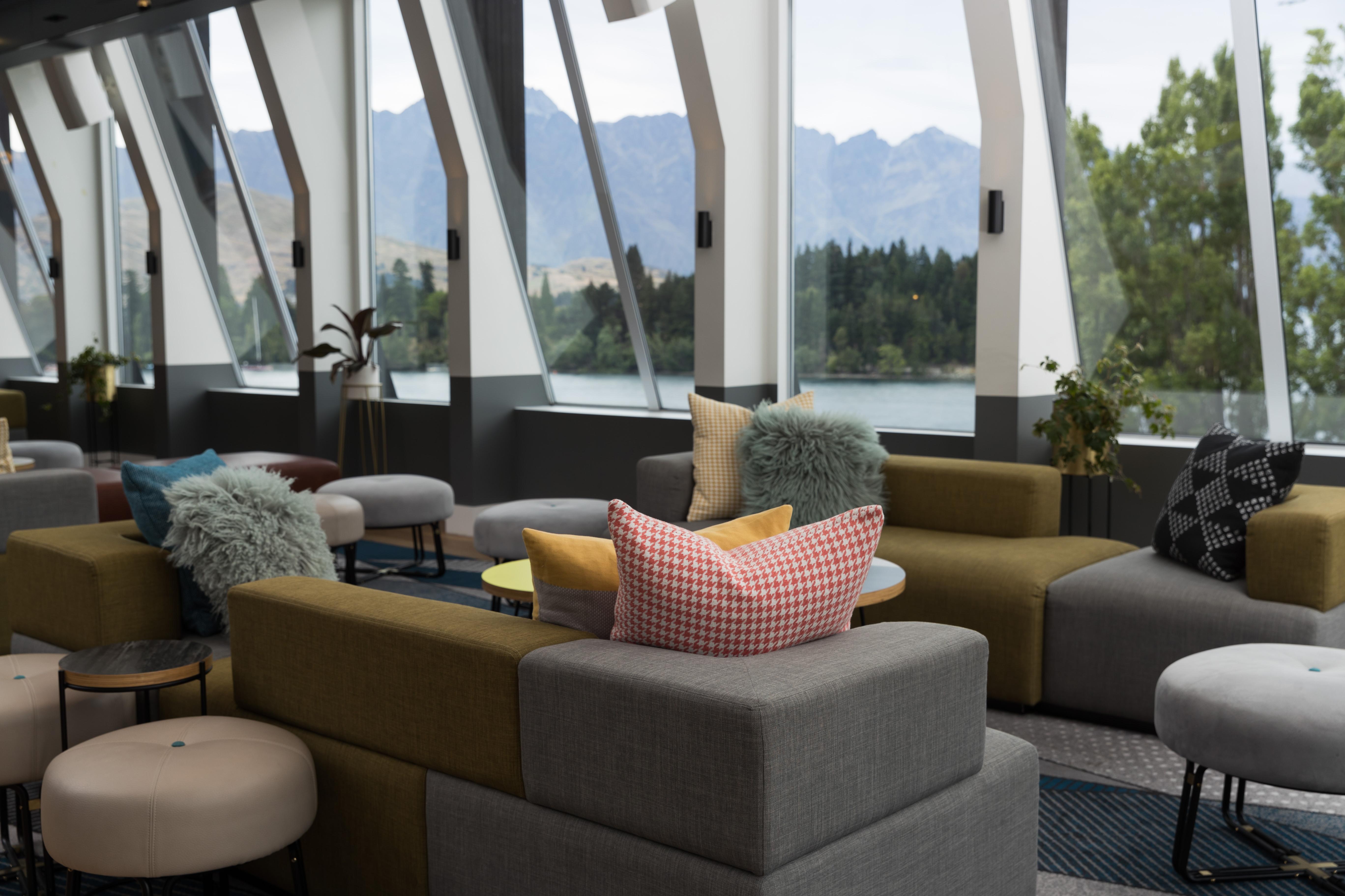 Qt Queenstown Luaran gambar The lounge at Queenstown Airport