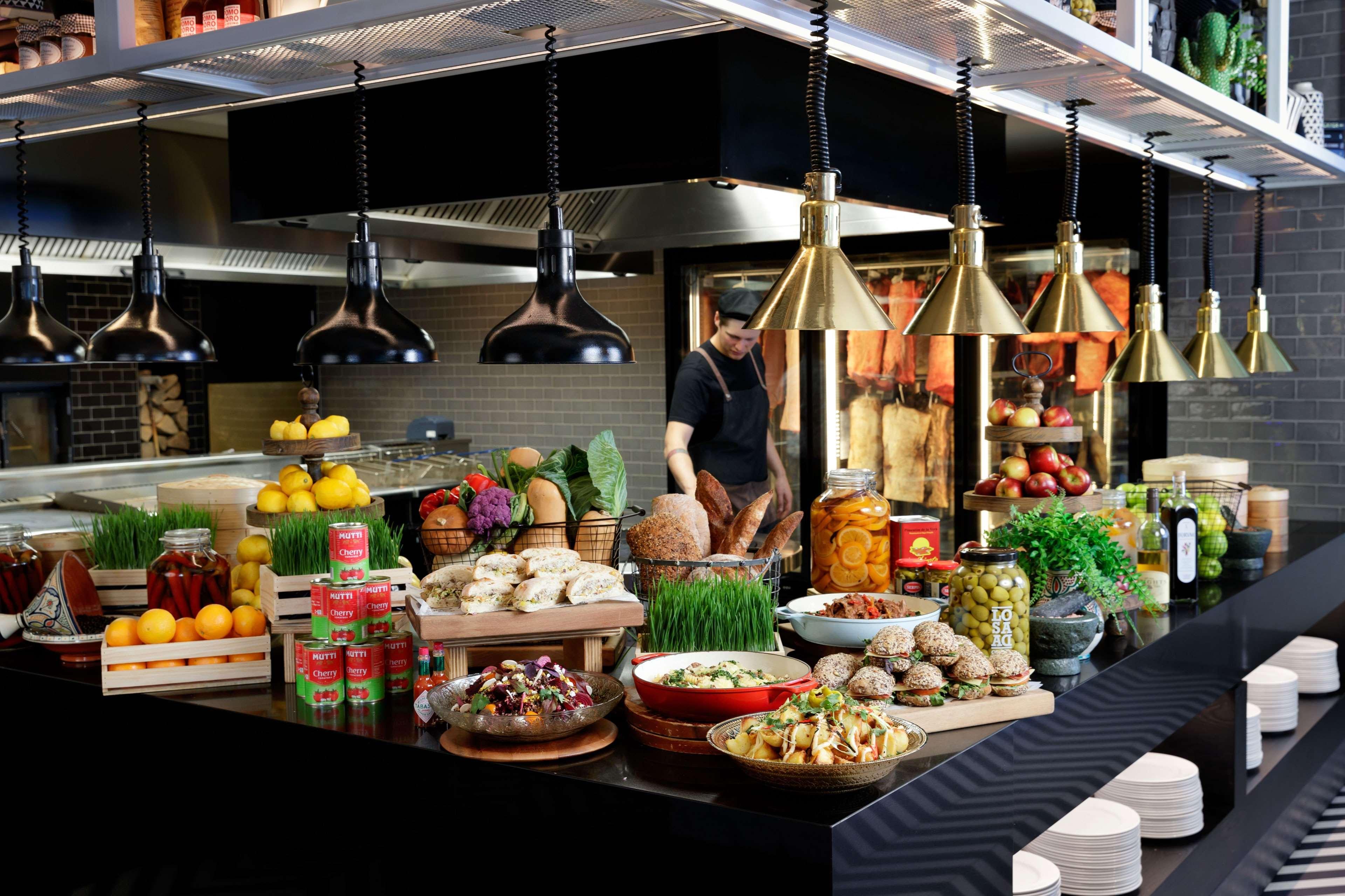 Qt Queenstown Luaran gambar A buffet at a restaurant