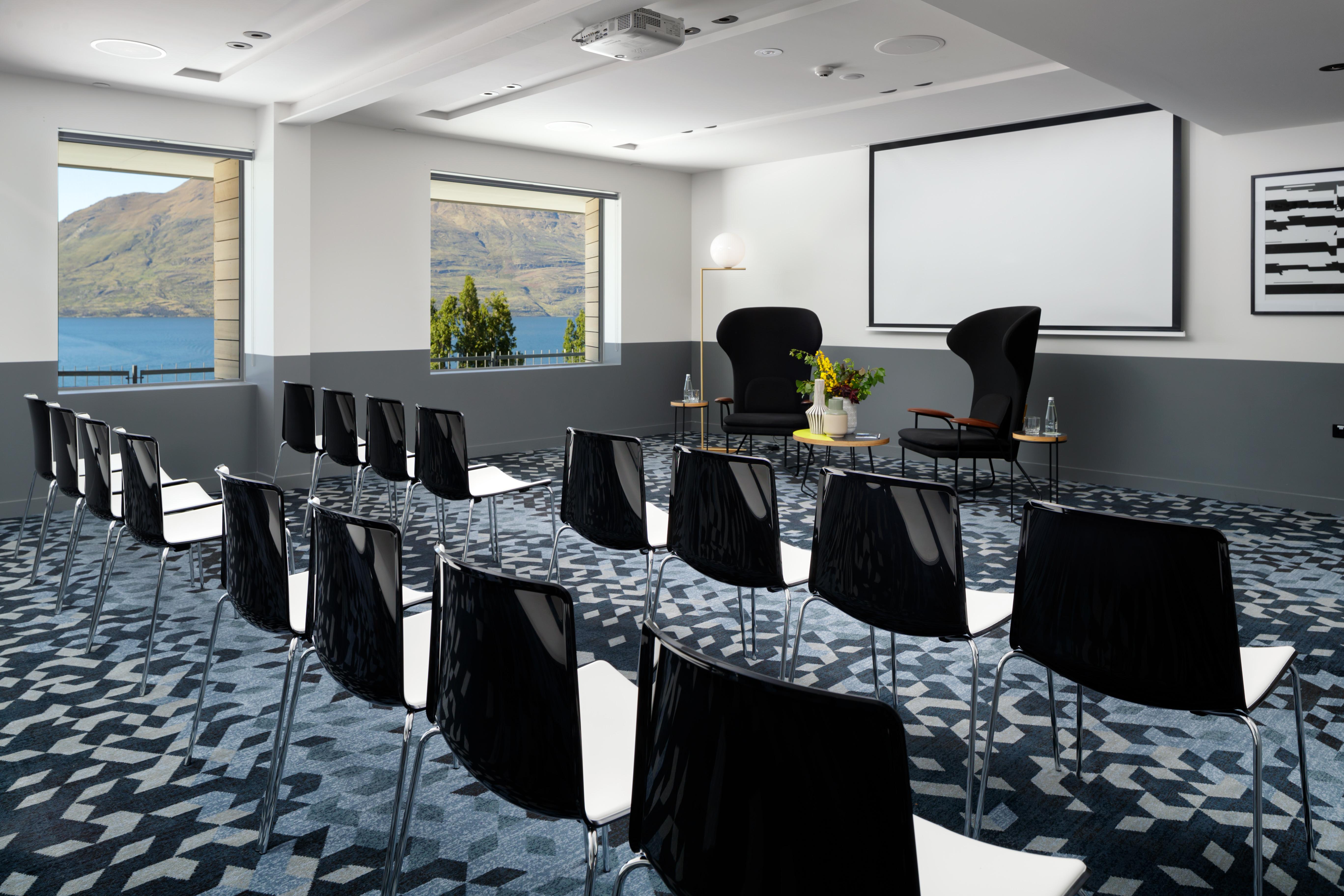 Qt Queenstown Luaran gambar The meeting room