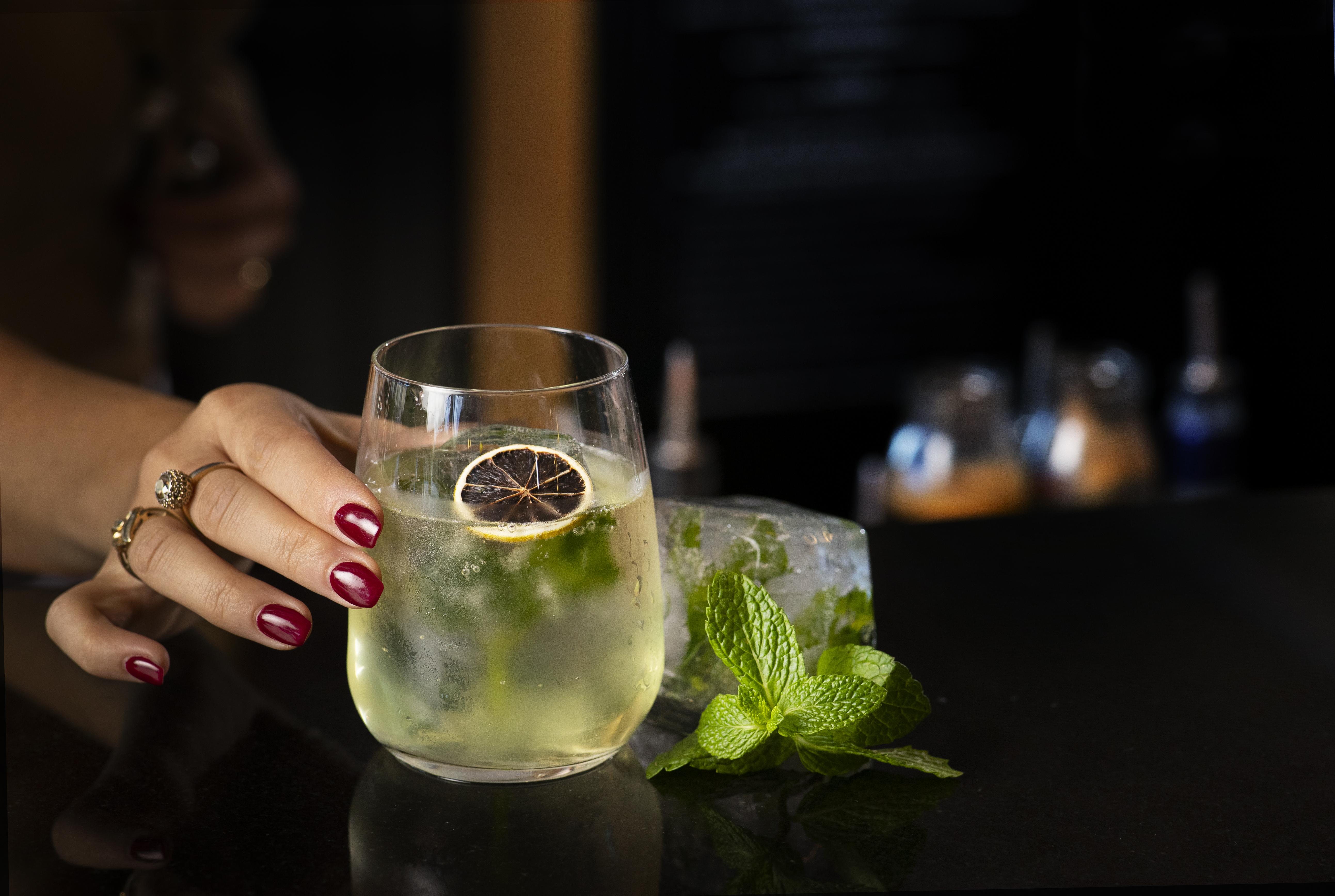 Qt Queenstown Luaran gambar A glass of lemon soda