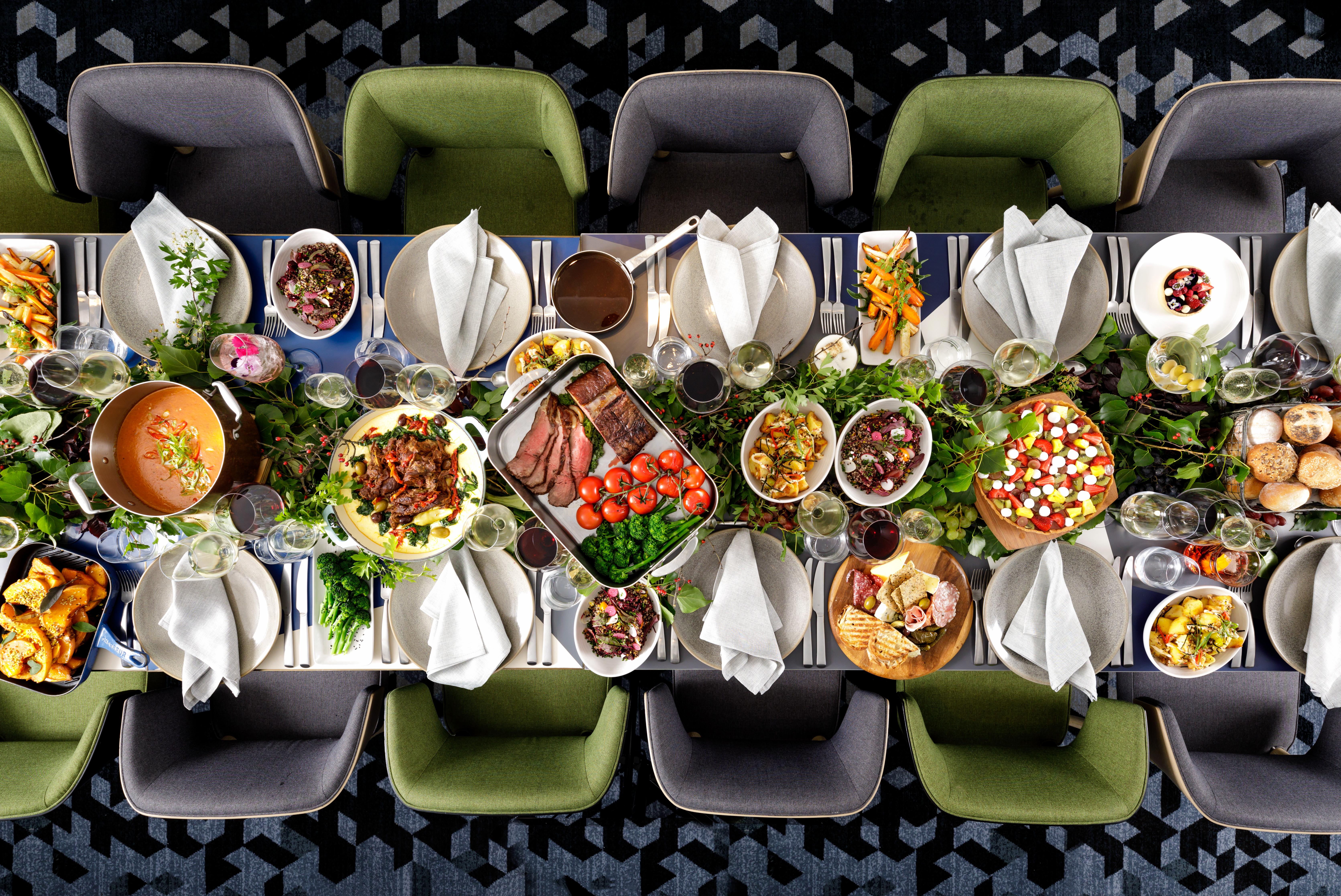 Qt Queenstown Luaran gambar A table set for a meal