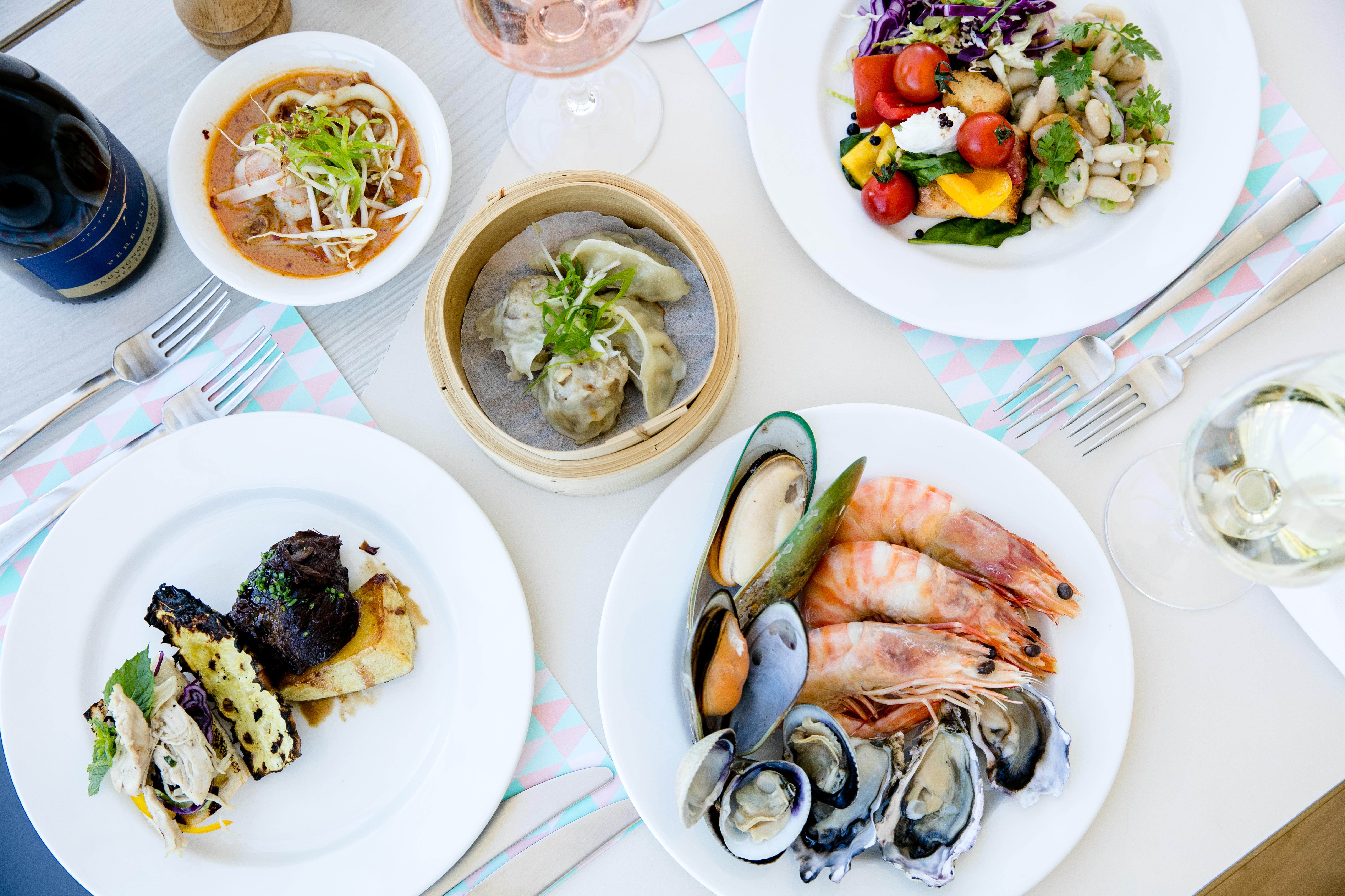 Qt Queenstown Luaran gambar A selection of dishes at the restaurant